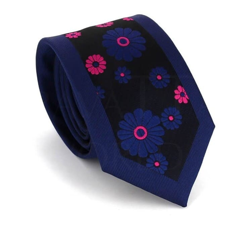 Cravate étroite à motif fleurs bleues