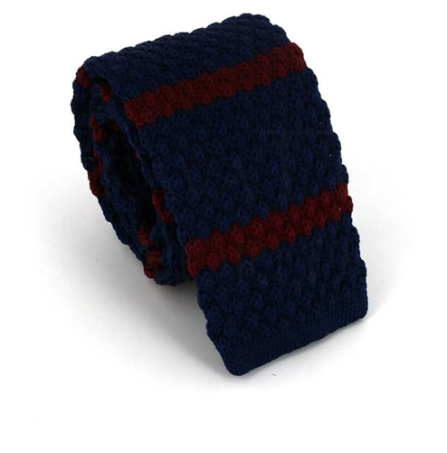 Cravate en tricot bleu à rayures grenat