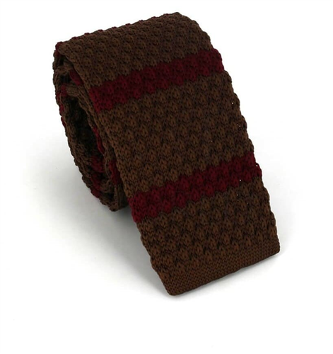 Cravate en tricot marron à rayures grenat