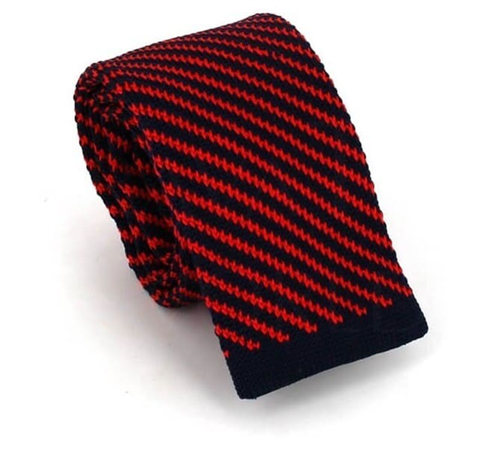 Cravate à rayures diagonales en tricot rouge et bleu