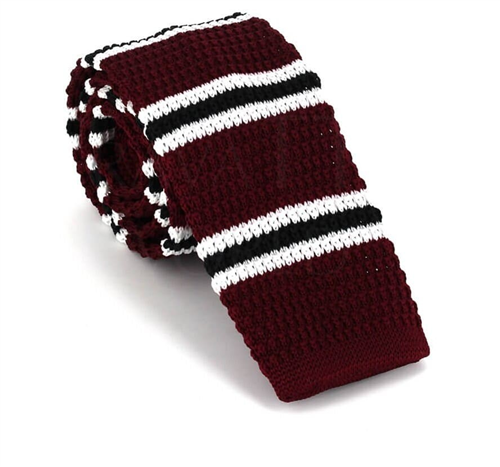 Cravate en tricot à fines rayures grenat