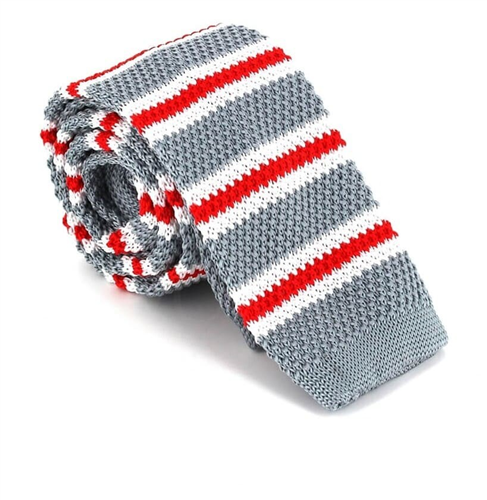 Cravate en tricot à fines rayures grises