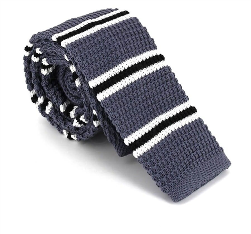 Cravate en tricot à fines rayures grises