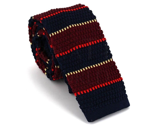 Cravate à rayures multicolores en tricot