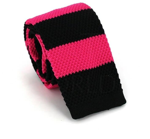 Cravate à rayures rose et noire en tricot