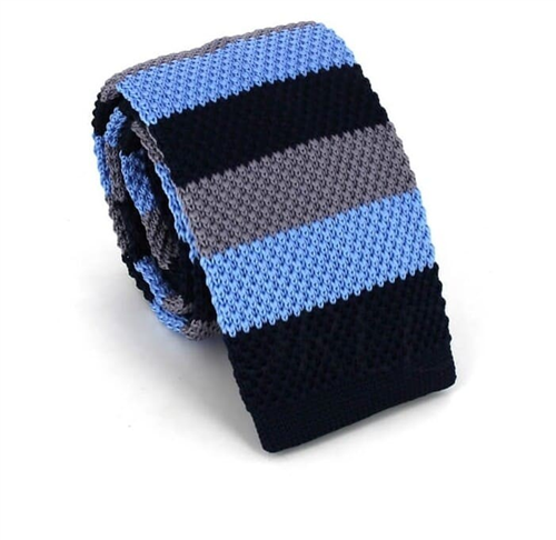 Cravate à rayures tricolores en tricot