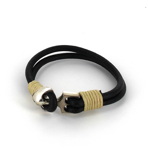 Bracelet en cuir avec ancre