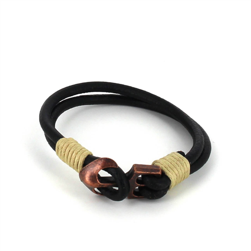 Bracelet en cuir avec ancre