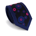 Cravate étroite à motif fleurs bleues