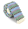 Cravate à carreaux multicolores en tricot