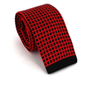 Cravate à pois rouge et noir