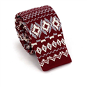 Cravate en tricot bordeaux imprimé hivernal