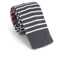 Cravate en tricot gris à fines rayures