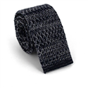 Cravate en tricot chiné bleu foncé et blanc