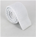 Cravate en tricot lisse à vagues blanche