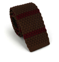 Cravate en tricot marron à rayures grenat