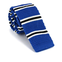 Cravate en tricot à fines rayures bleues