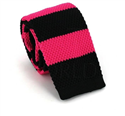 Cravate à rayures rose et noire en tricot