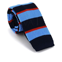 Cravate à rayures tricolores en tricot