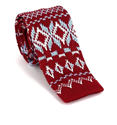 Cravate en tricot rouge à motif hivernal